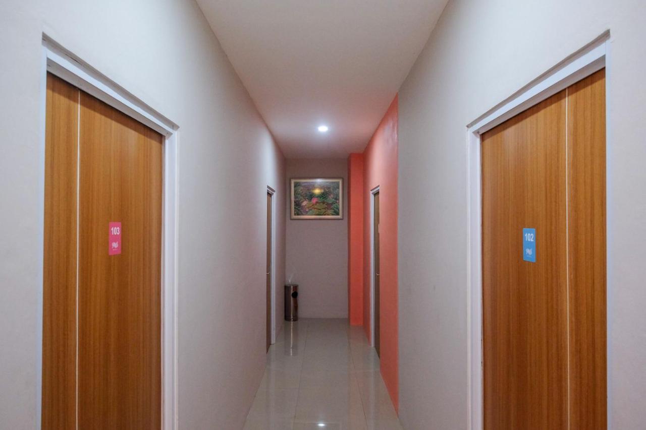 Sans Hotel Tiga Putri Semarang By Reddoorz Luaran gambar