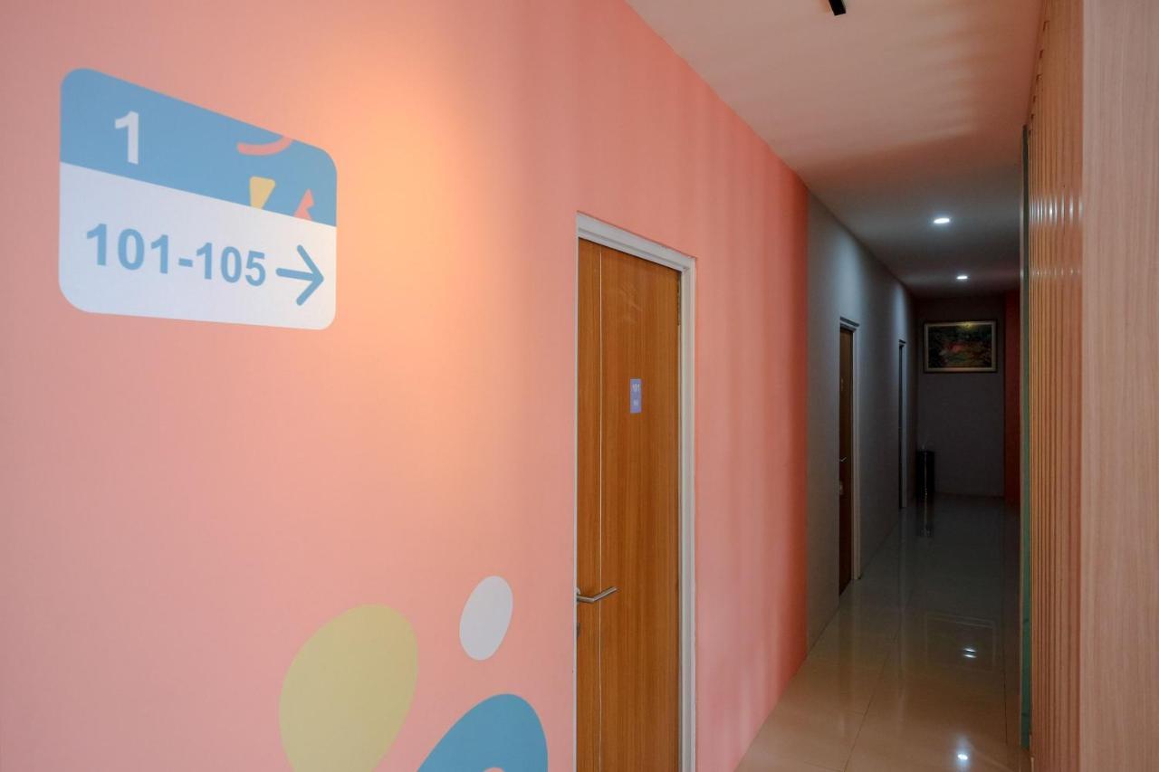 Sans Hotel Tiga Putri Semarang By Reddoorz Luaran gambar