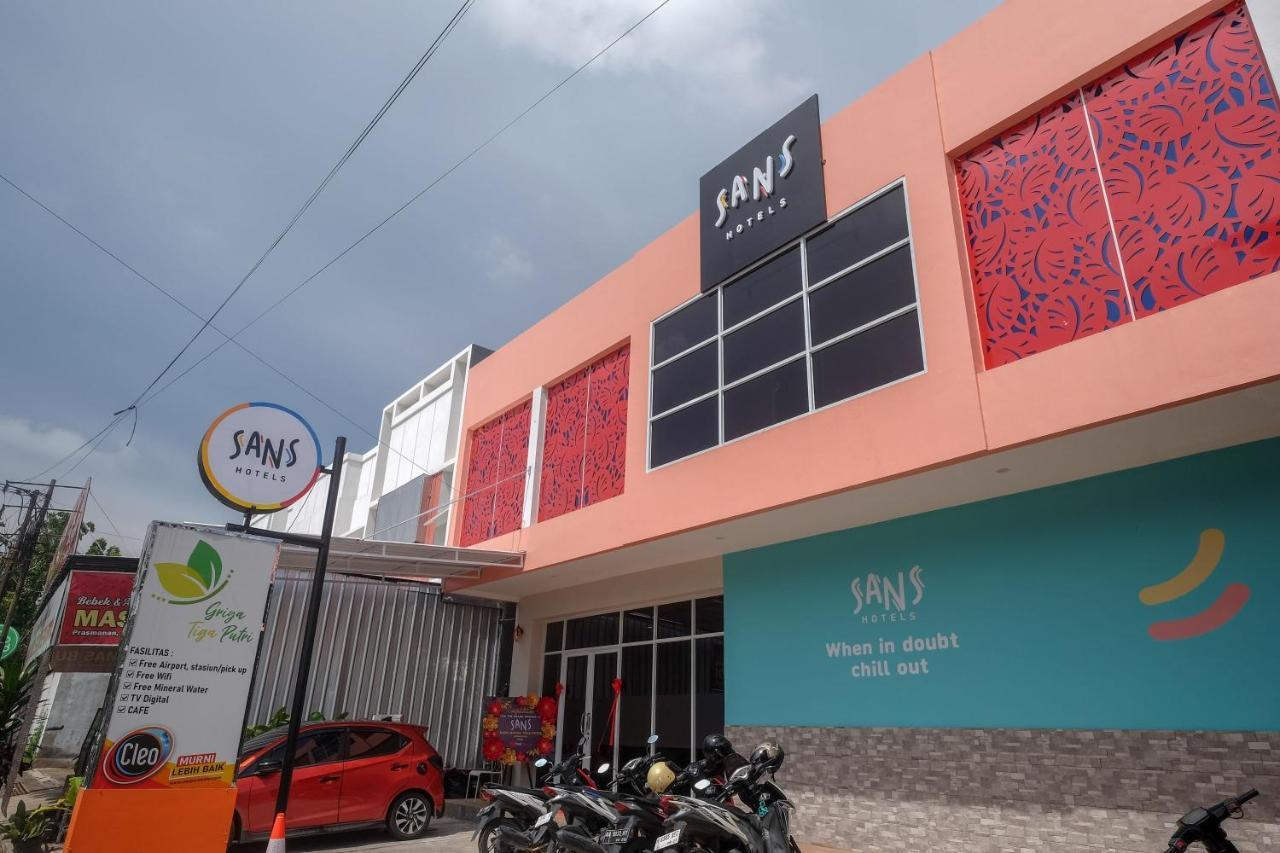 Sans Hotel Tiga Putri Semarang By Reddoorz Luaran gambar